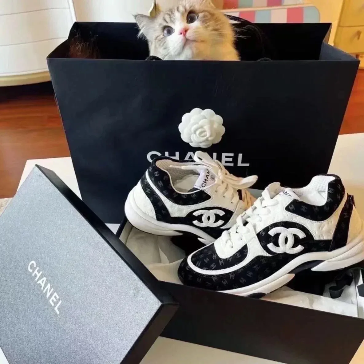 Chanel Runners Black/White Sneakers