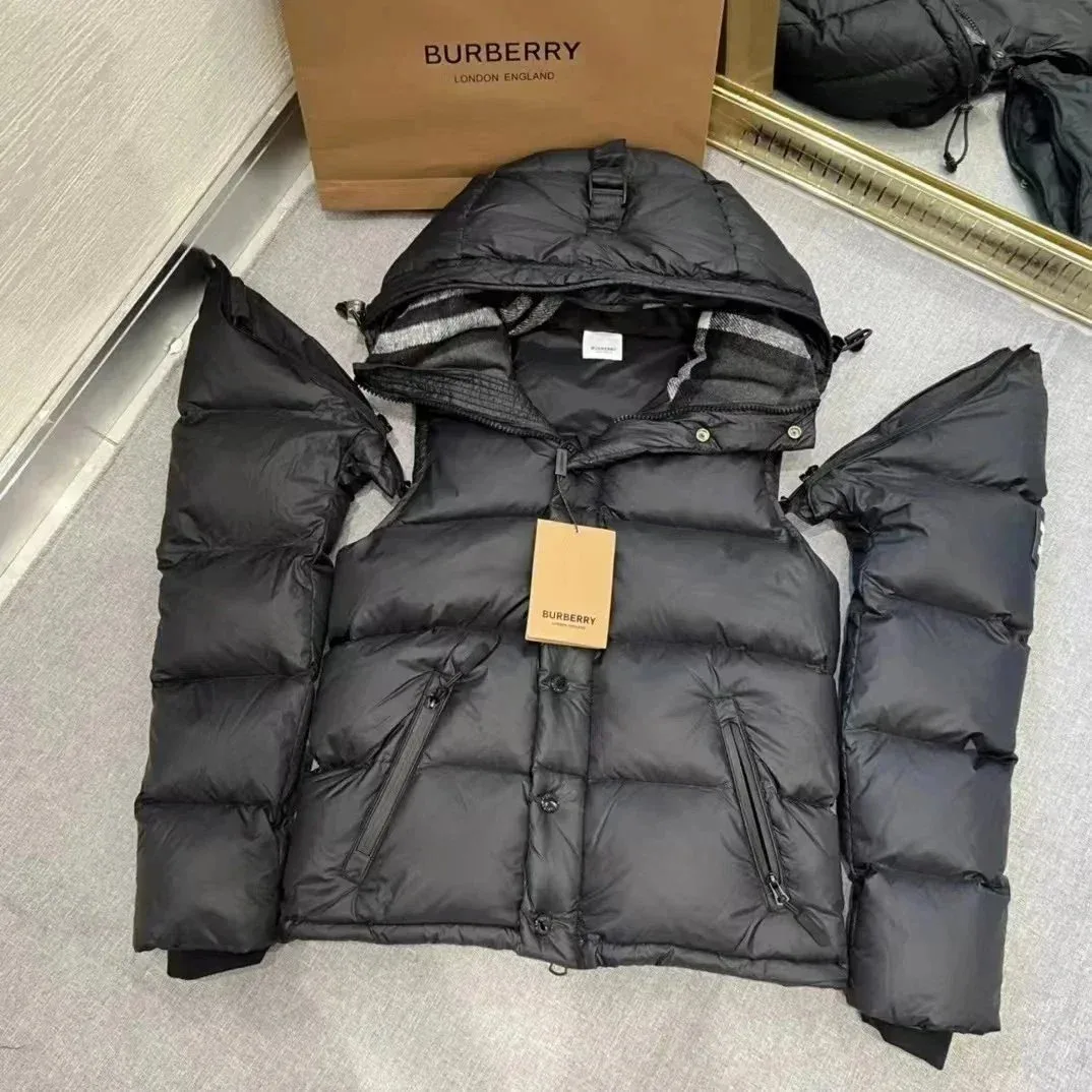 Burberry可拆卸羽绒服黑色羽绒服