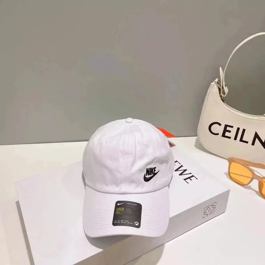 Nike Heritage White Cap