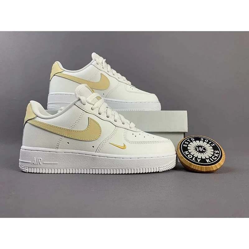Nike Air Force 1 Sail/Gold Sneakers