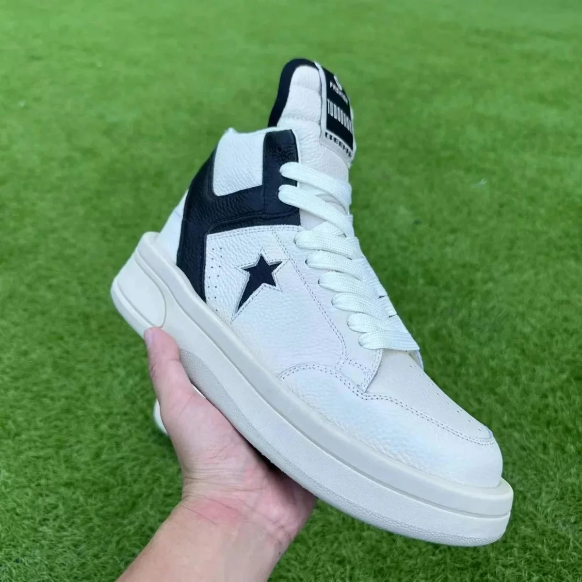 Tudor Star White/Black Sneakers