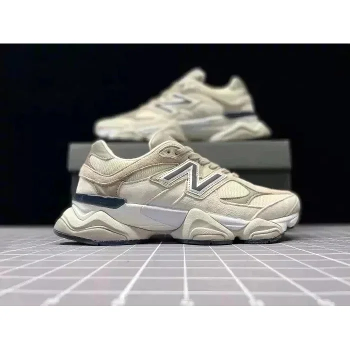 New Balance 900 '24' Beige Sneakers