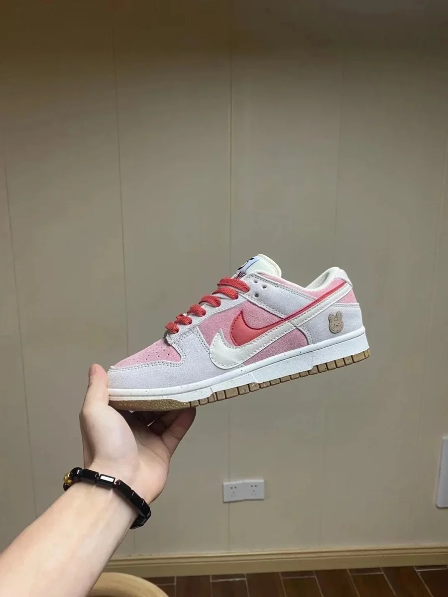 Nike Dunk Low Panda Sneakers