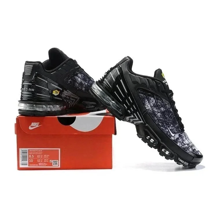 Nike Air Max Plus Tuned Air Triple Black Sneakers