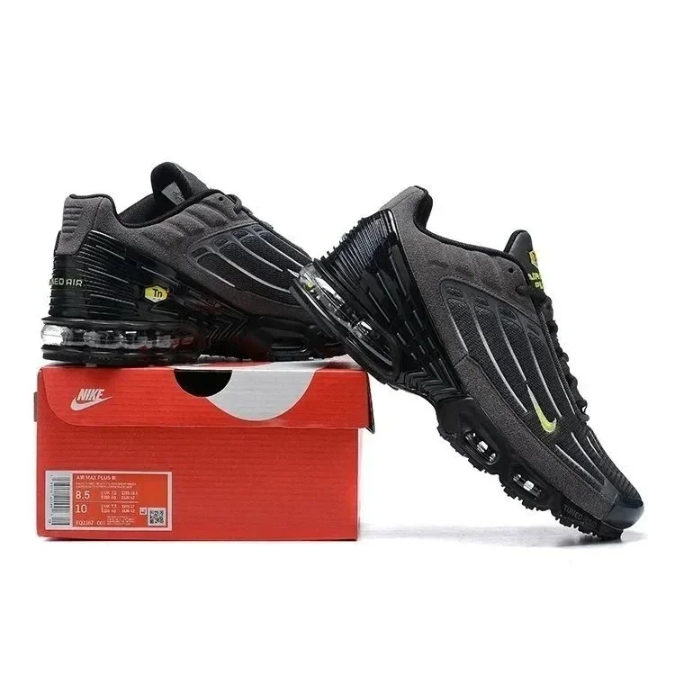 Nike Air Max Plus Triple Black Sneakers