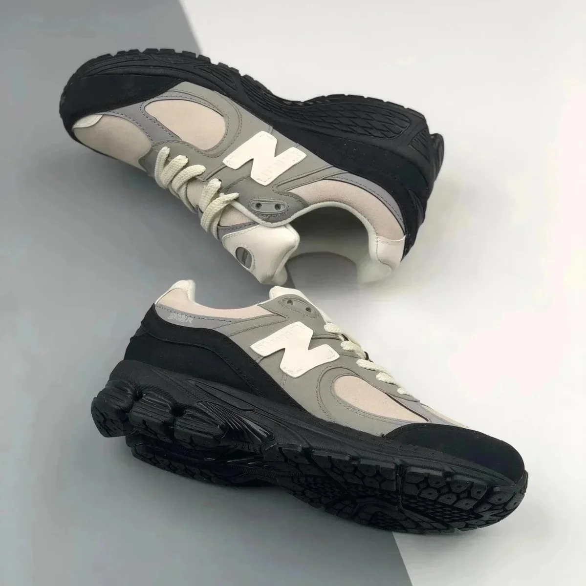New Balance 2002R M2002RBA Grey/Black Sneakers