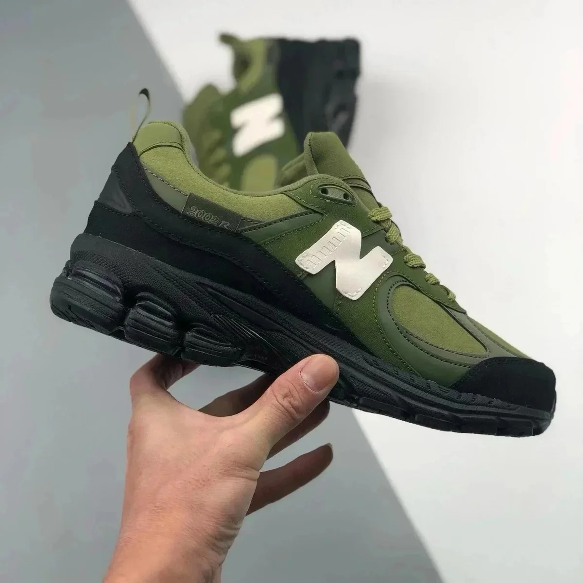 New Balance 2002R M2002RBB Olive Green Sneakers