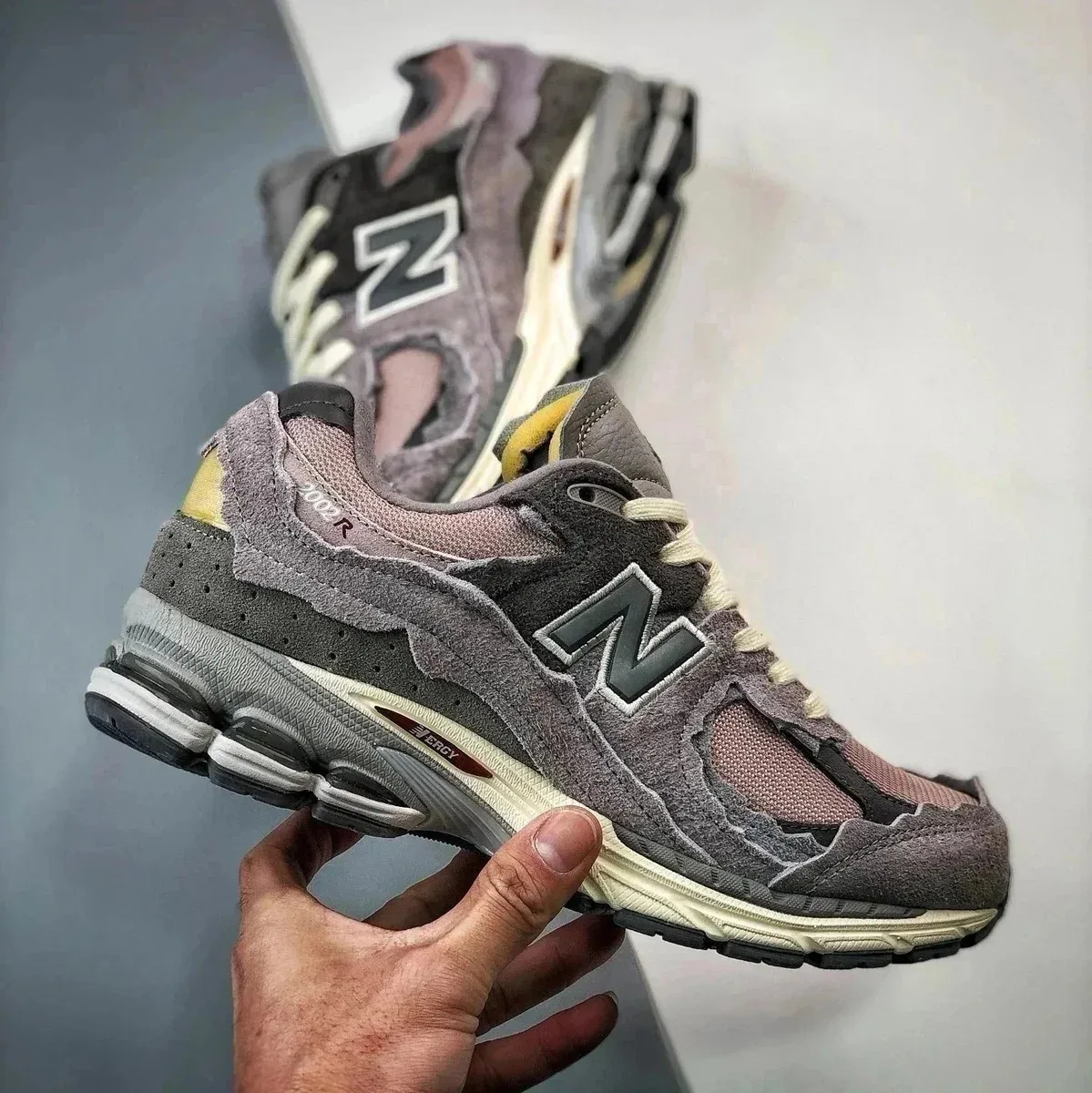 New Balance 2002R M2002RDY Sneakers
