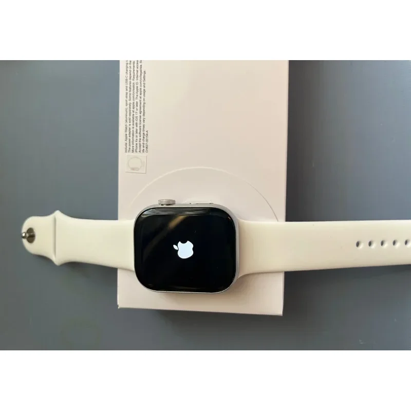 Apple Watch Series 10 Silver/White