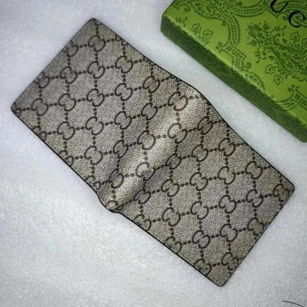 Gucci GG Supreme Wallet On Chain Beige