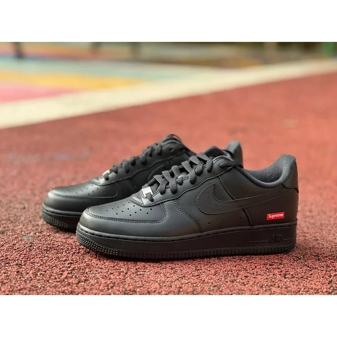 Nike Air Force 1 Supreme Triple Black Sneakers