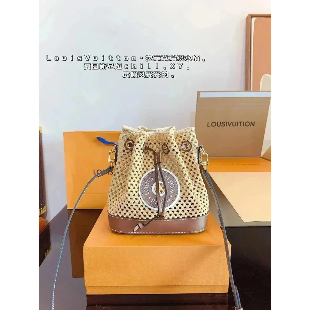 Louis Vuitton Tabi拉菲草编织水桶包