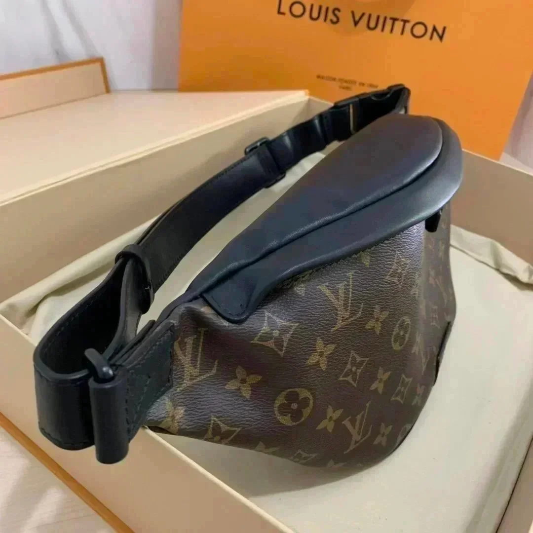 Louis Vuitton Neverfull Monogram Belt Bag