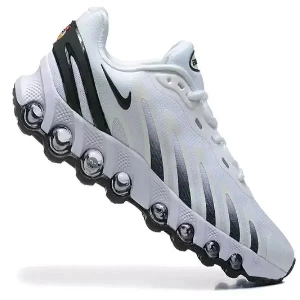 Nike Shox R4 White/Black Sneakers