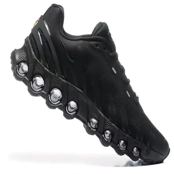 Nike Shox R4 Triple Black Sneakers