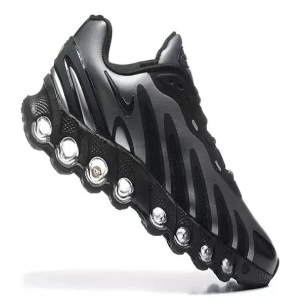 Nike Shox R4 Triple Black Sneakers