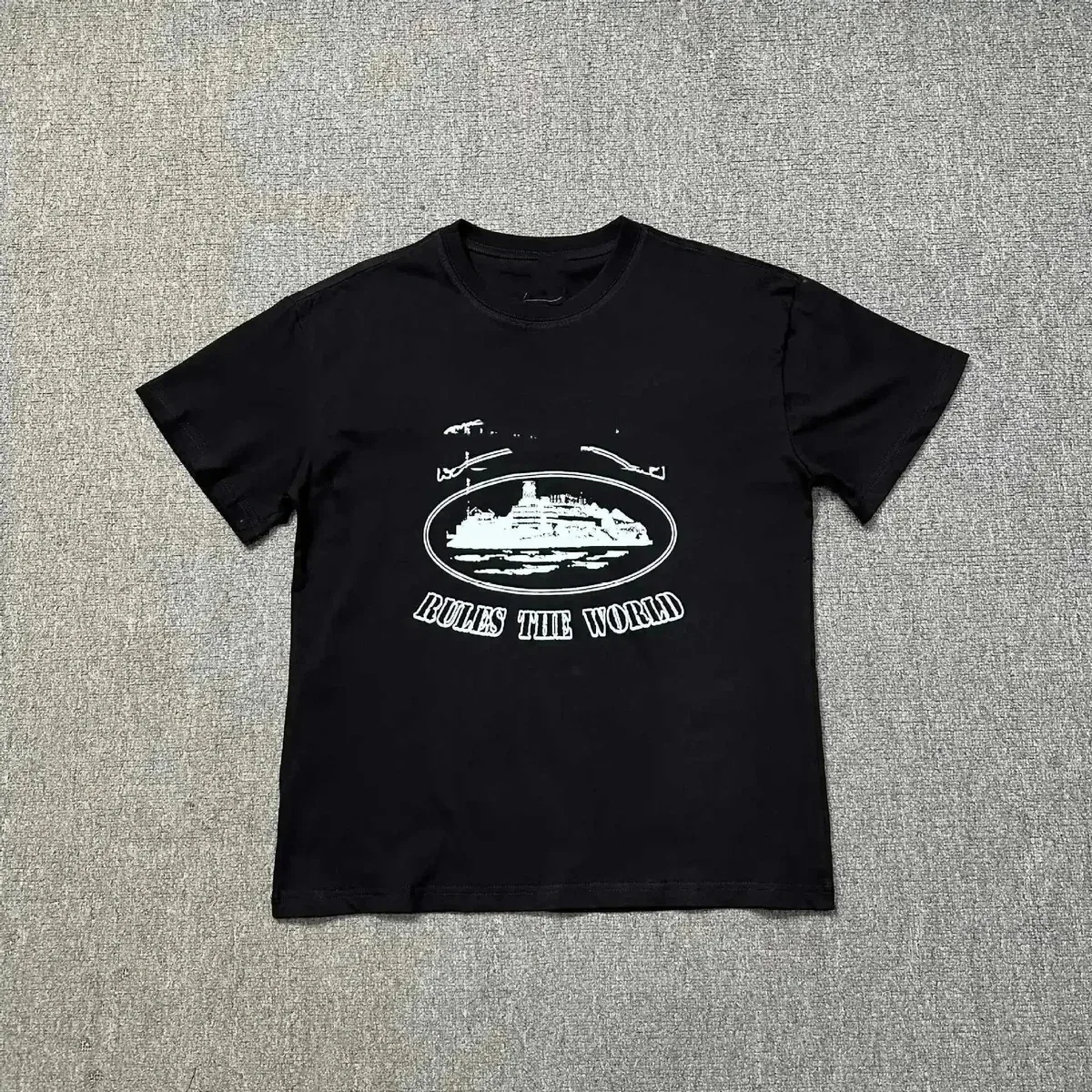 Black 'Rules the World' Graphic T-Shirt