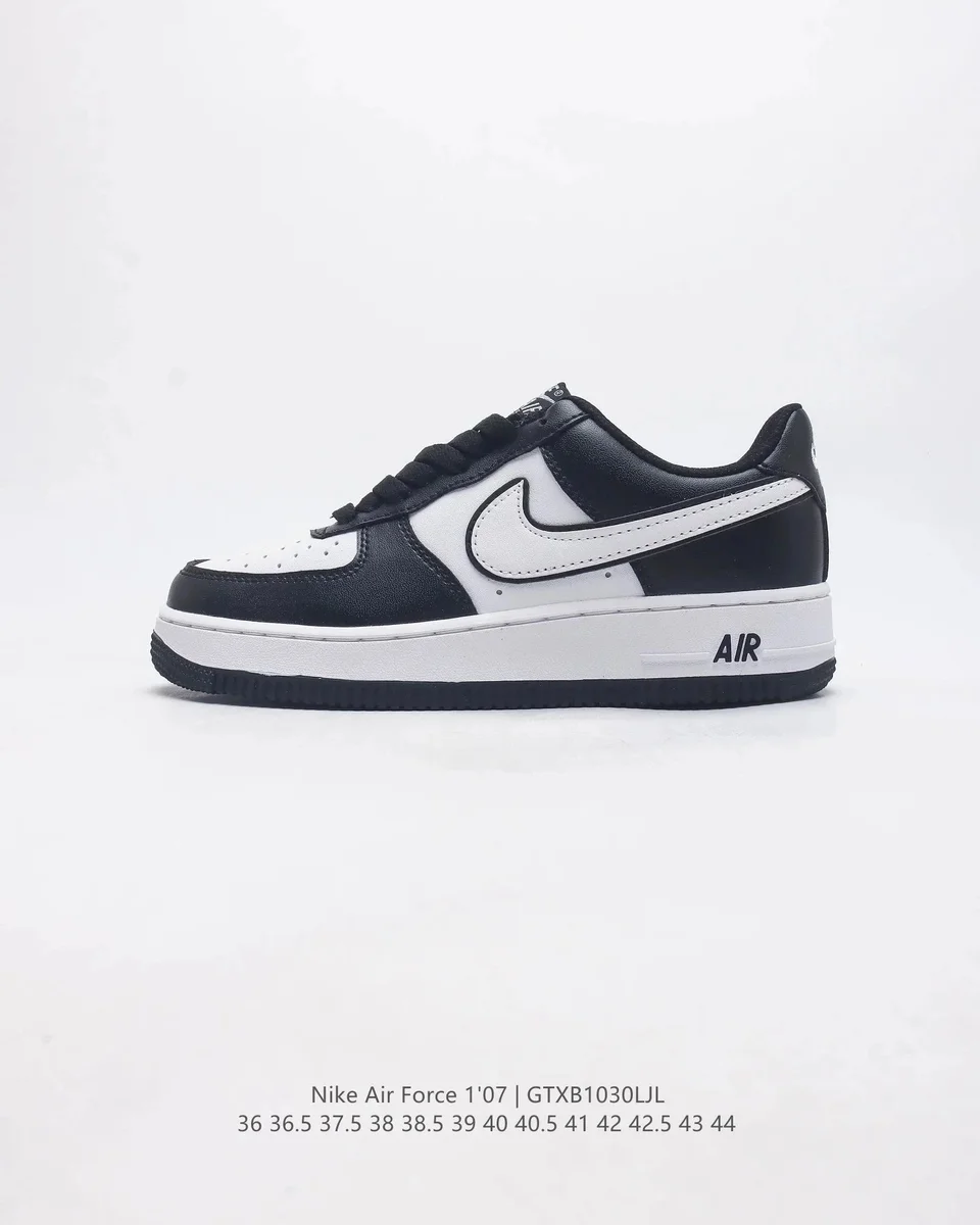 Nike Air Force 1 '07 Black/White Sneakers