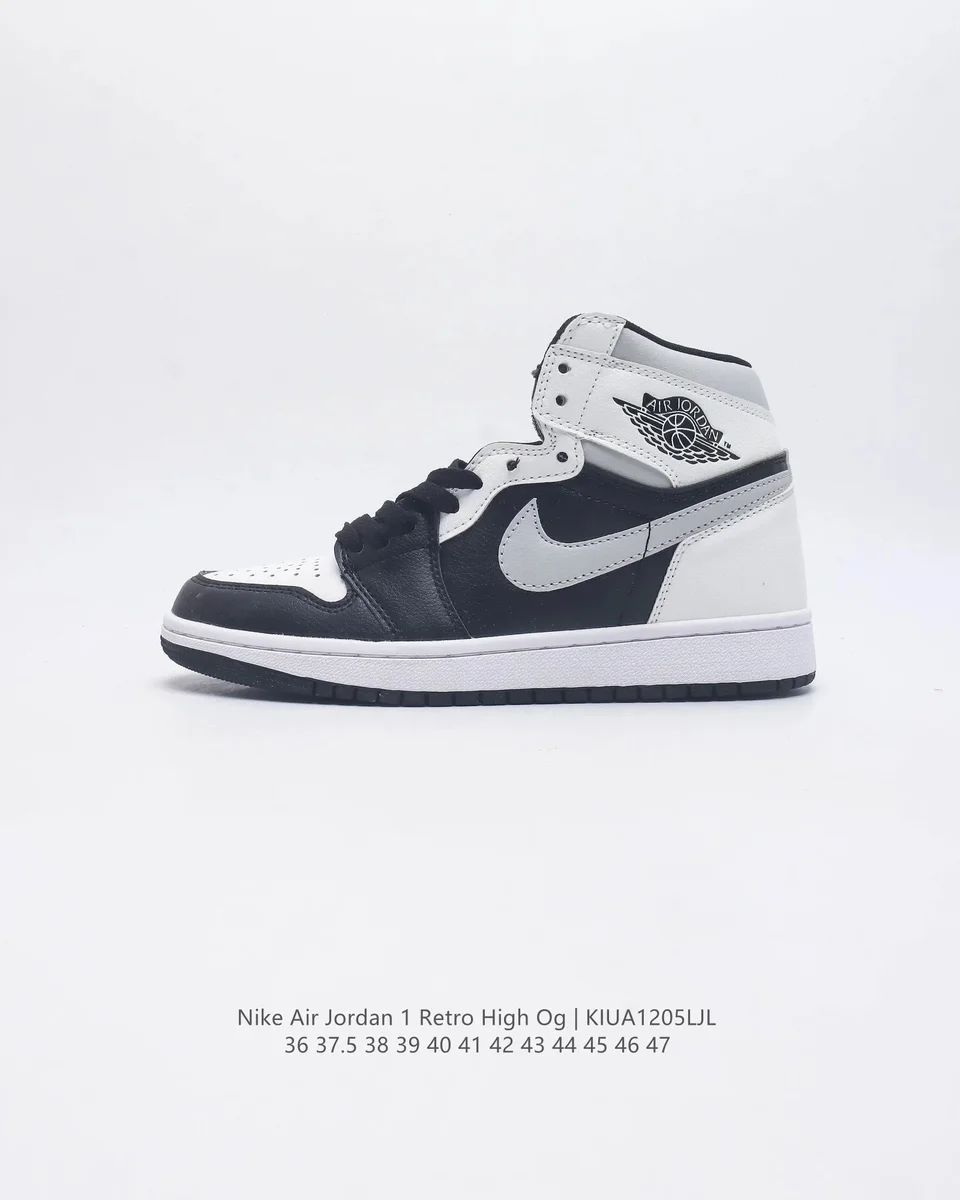 Nike Air Jordan 1 Retro High Black/White Sneakers