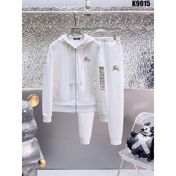Burberry White Equestrian Knight Tracksuit K9015