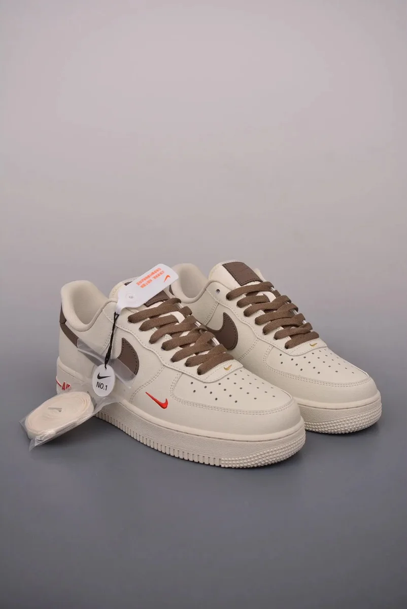 Nike Air Force 1 Sail/Brown Sneakers