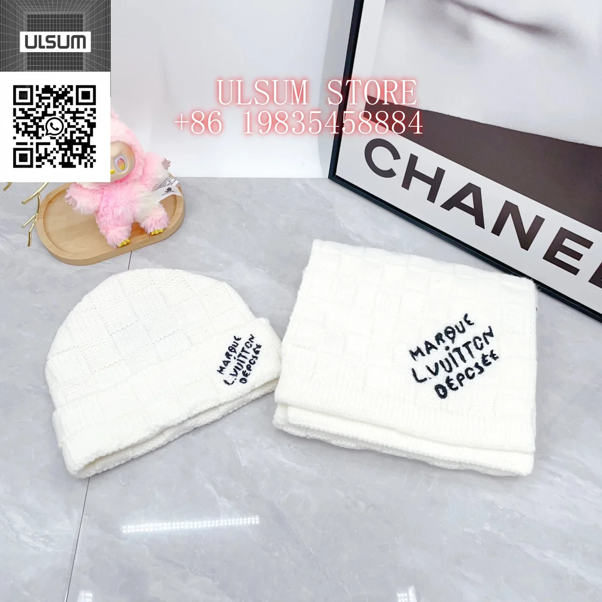 Louis Vuitton MARQUE L. VUITTON DEPOSEE Beanie & Scarf Set White