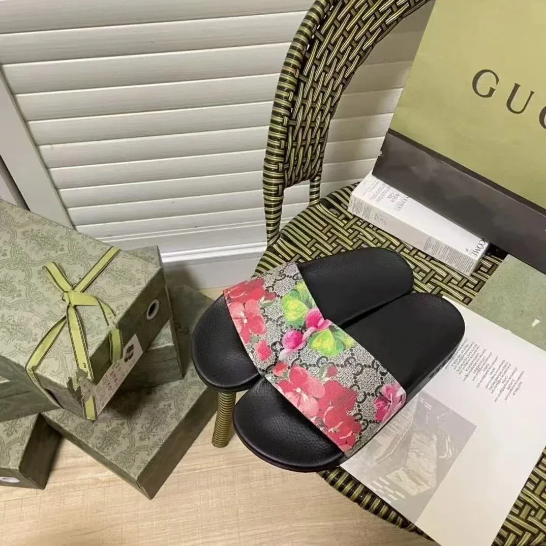 Gucci GG Supreme Floral Slide Sandals