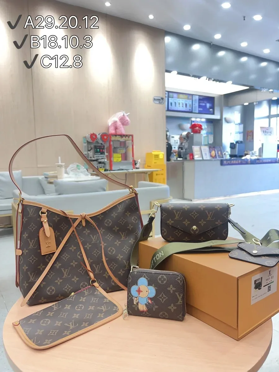 Louis Vuitton Neverfull Monogram Canvas Tote Bag