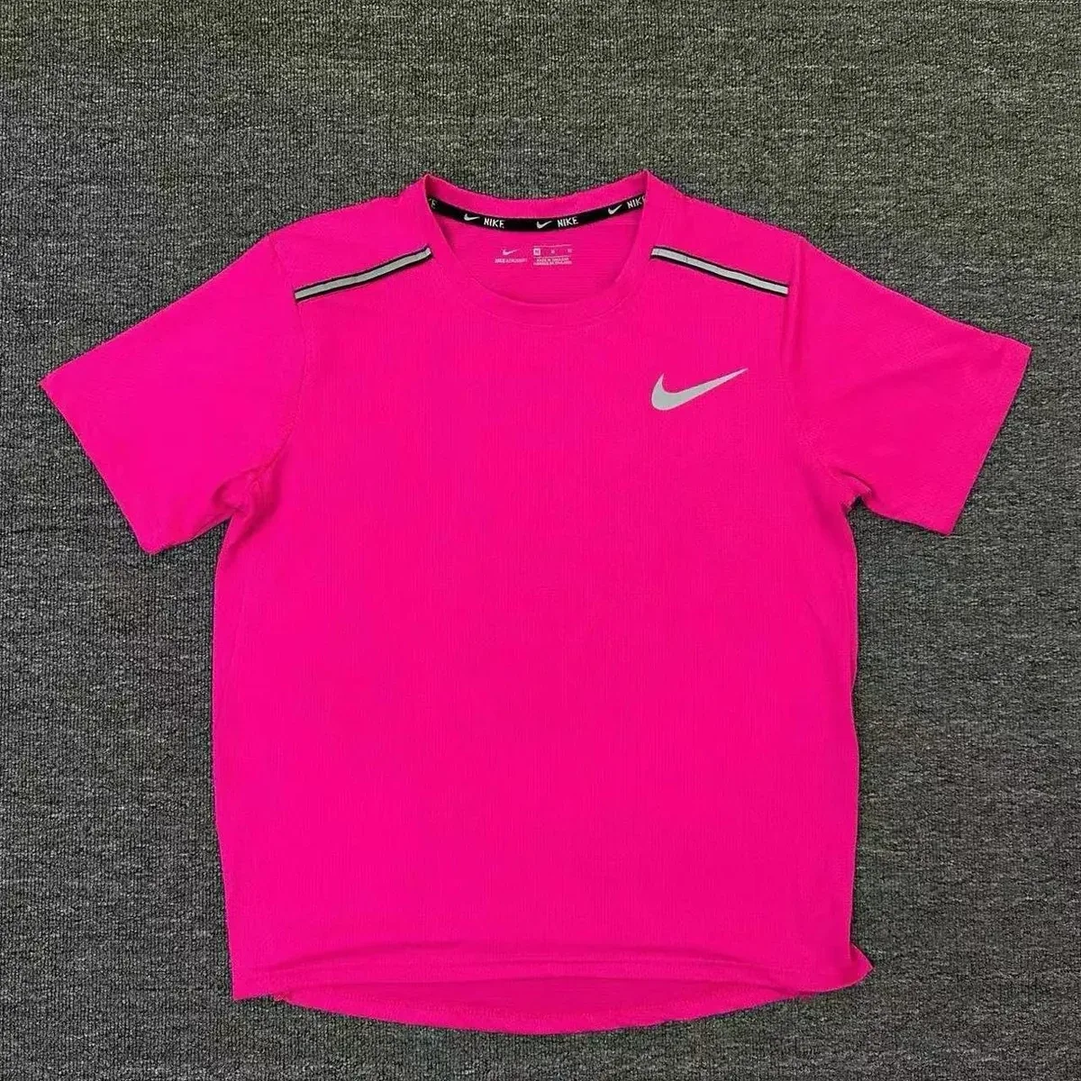 Nike Bright Pink T-Shirt Sporty