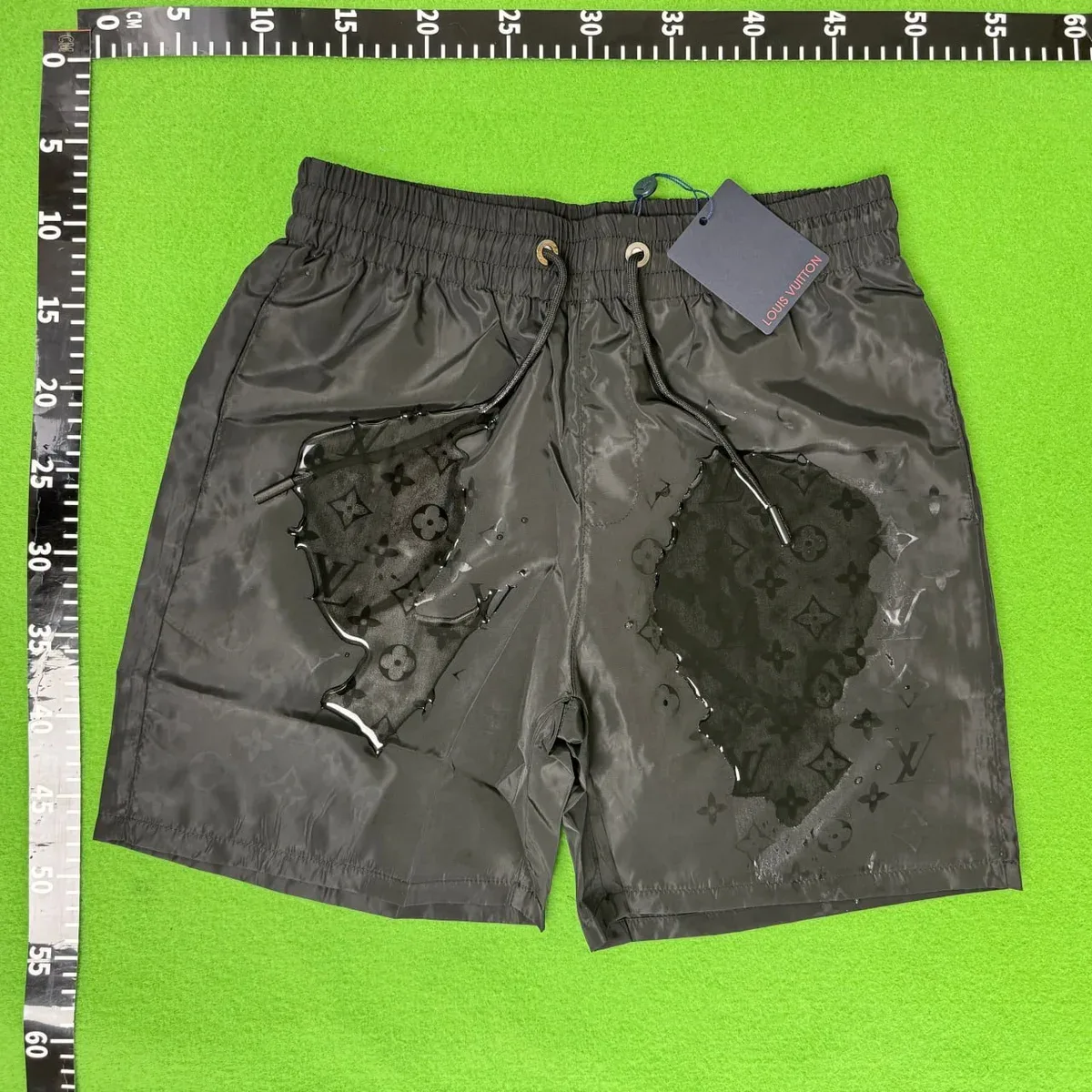 Louis Vuitton LV遇水浮现Logo花型-黑 Shorts
