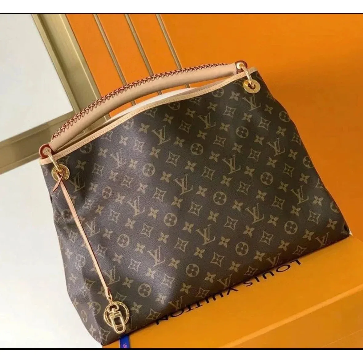 Louis Vuitton Neverfull Monogram Tote Bag