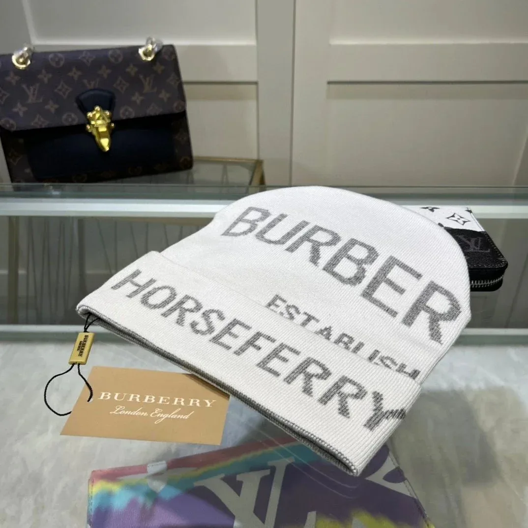 Burberry Horseferry Beanie White
