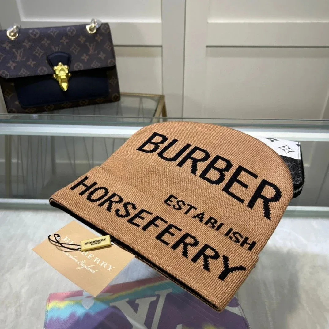 Burberry Horseferry Beanie Camel