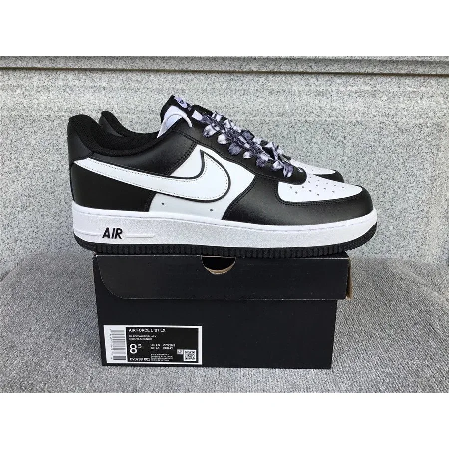 Nike Air Force 1 '07 Black/White Sneakers