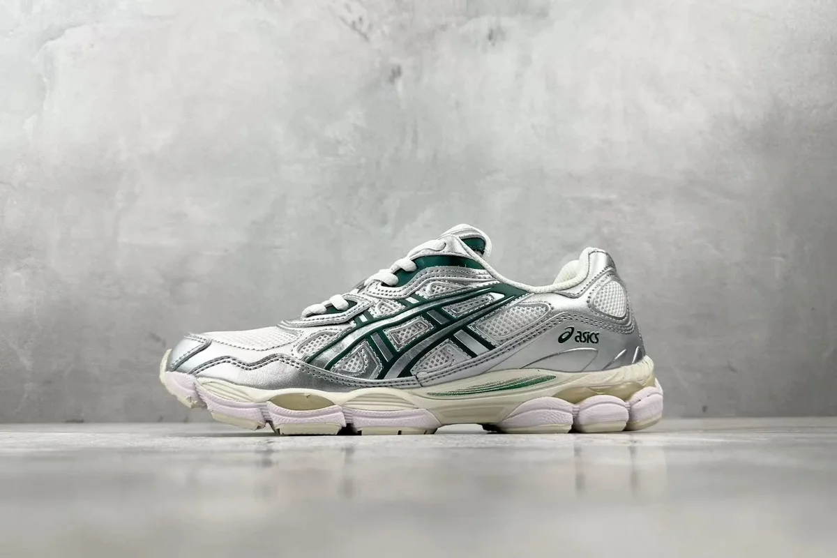 ASICS Gel-Nimbus 18 Silver/Green Sneakers