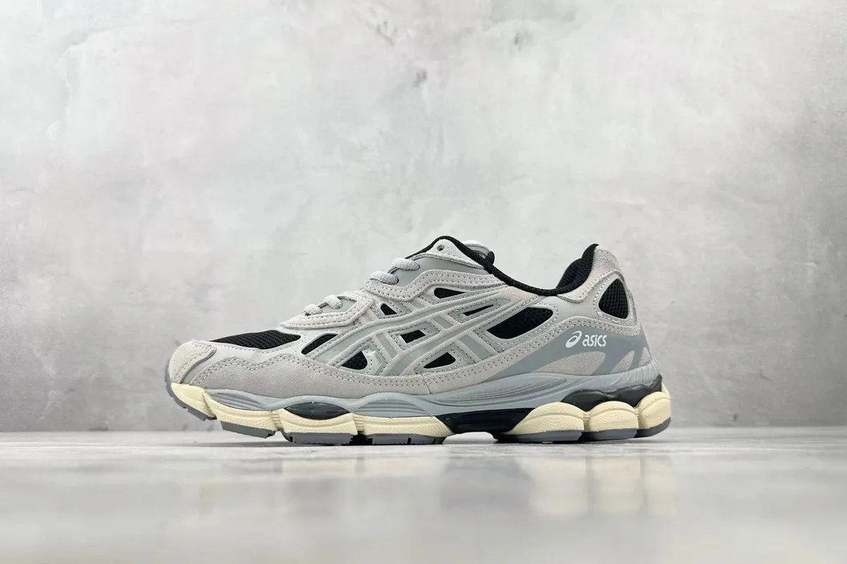 ASICS Gel-Nimbus 24 Grey/Black Sneakers