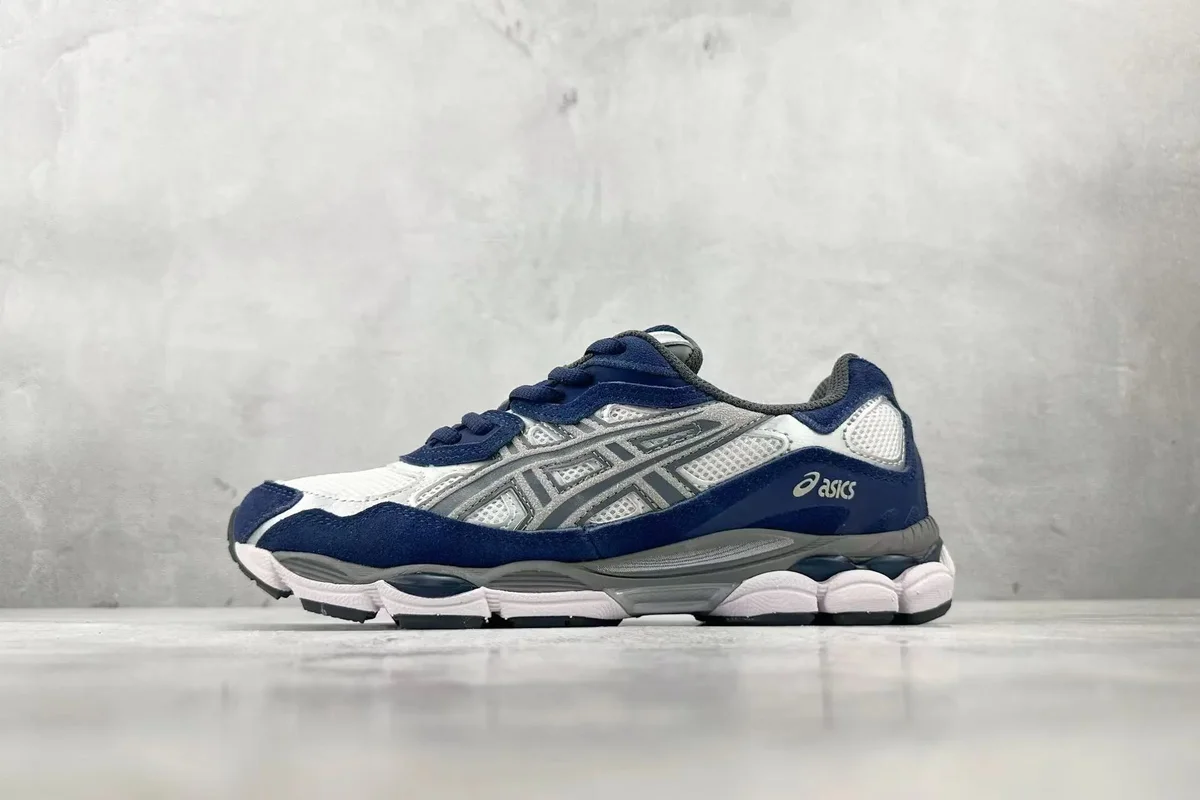 ASICS Gel-Nimbus 24 White/Blue Sneakers