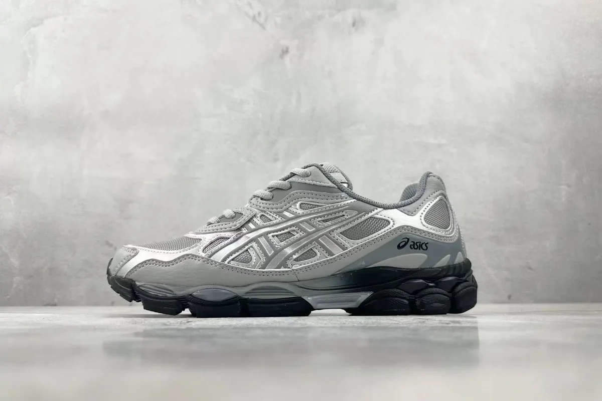 ASICS Gel-Nimbus 10 Silver Grey Sneakers
