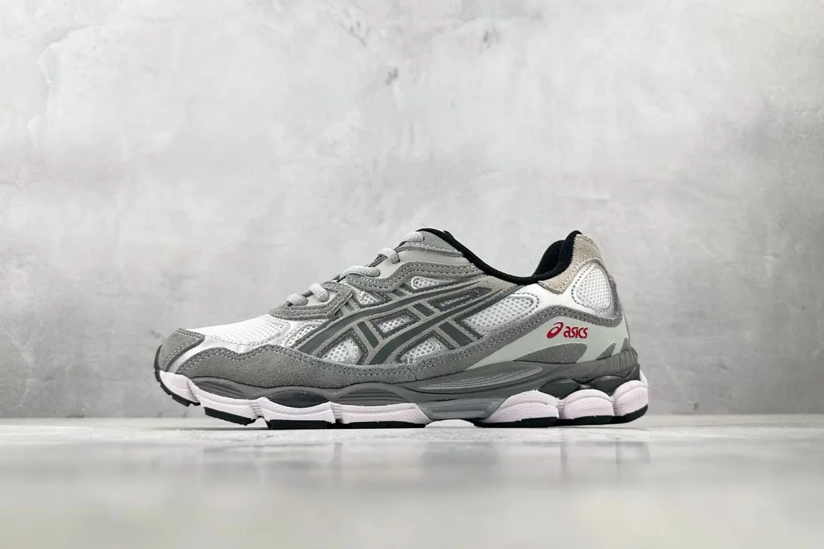 ASICS Gel-Nimbus 24 Grey/White Sneakers
