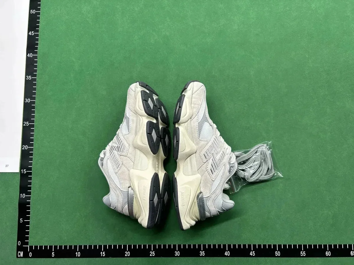 Sneakers Beige & Grey Colorway Sneakers