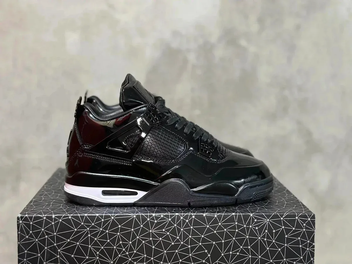 Nike Air Jordan 4 Triple Black Sneakers