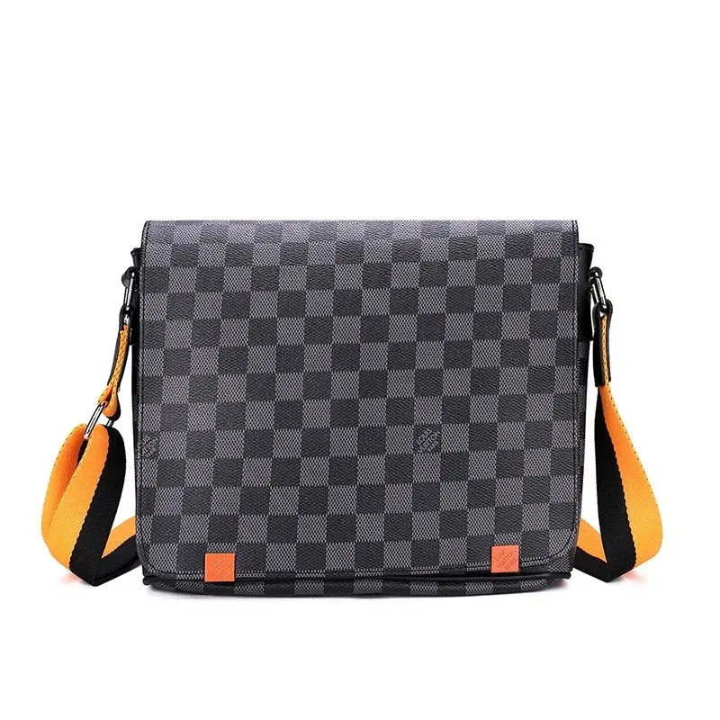 Louis Vuitton Damier Canvas Messenger Bag QS05