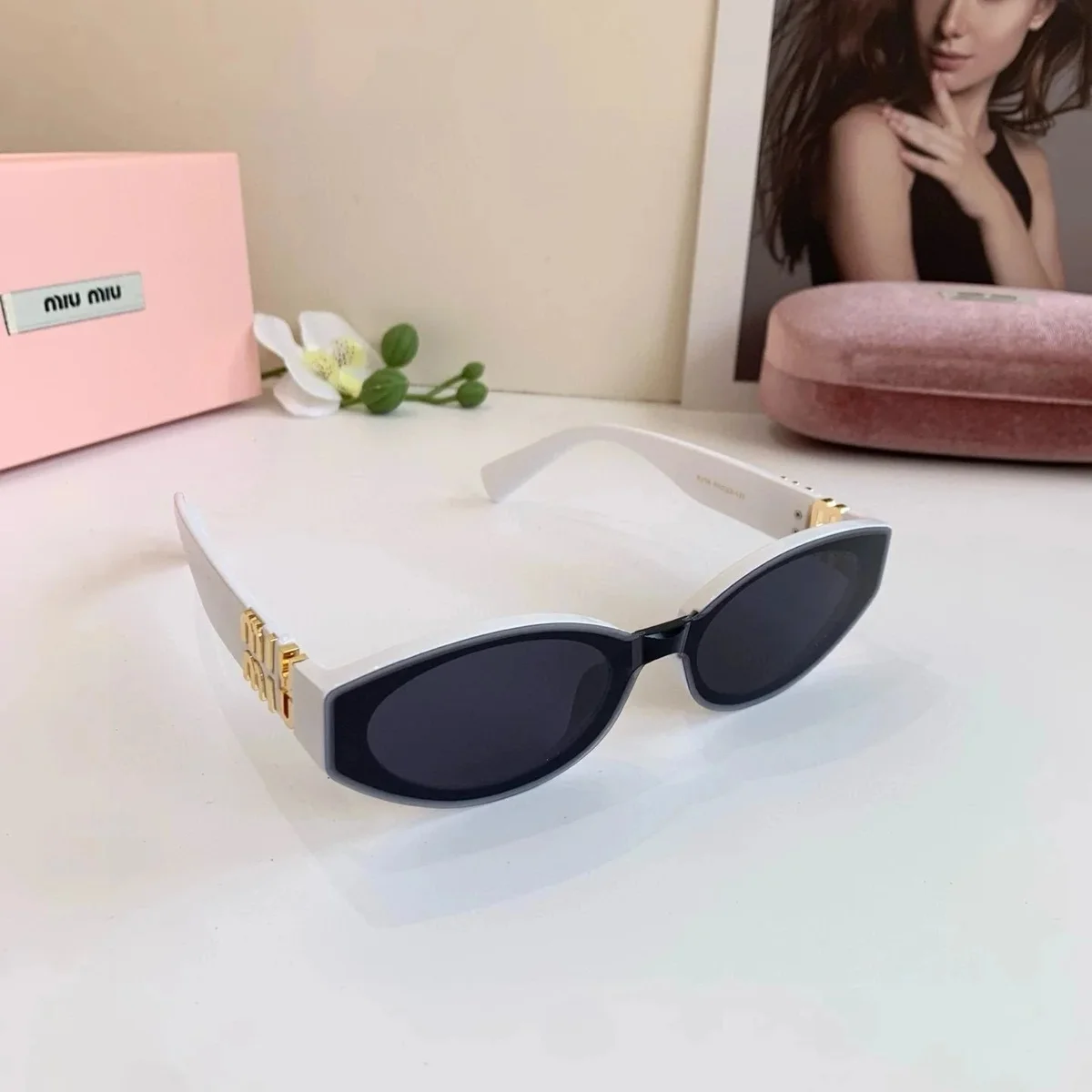 Miu Miu Miu Miu White & Black Cat-Eye Sunglasses White - 1