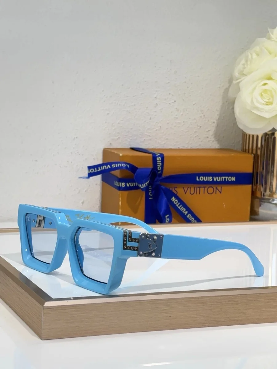 Louis Vuitton Louis Vuitton A21 Sky Blue Square Sunglasses Blue
