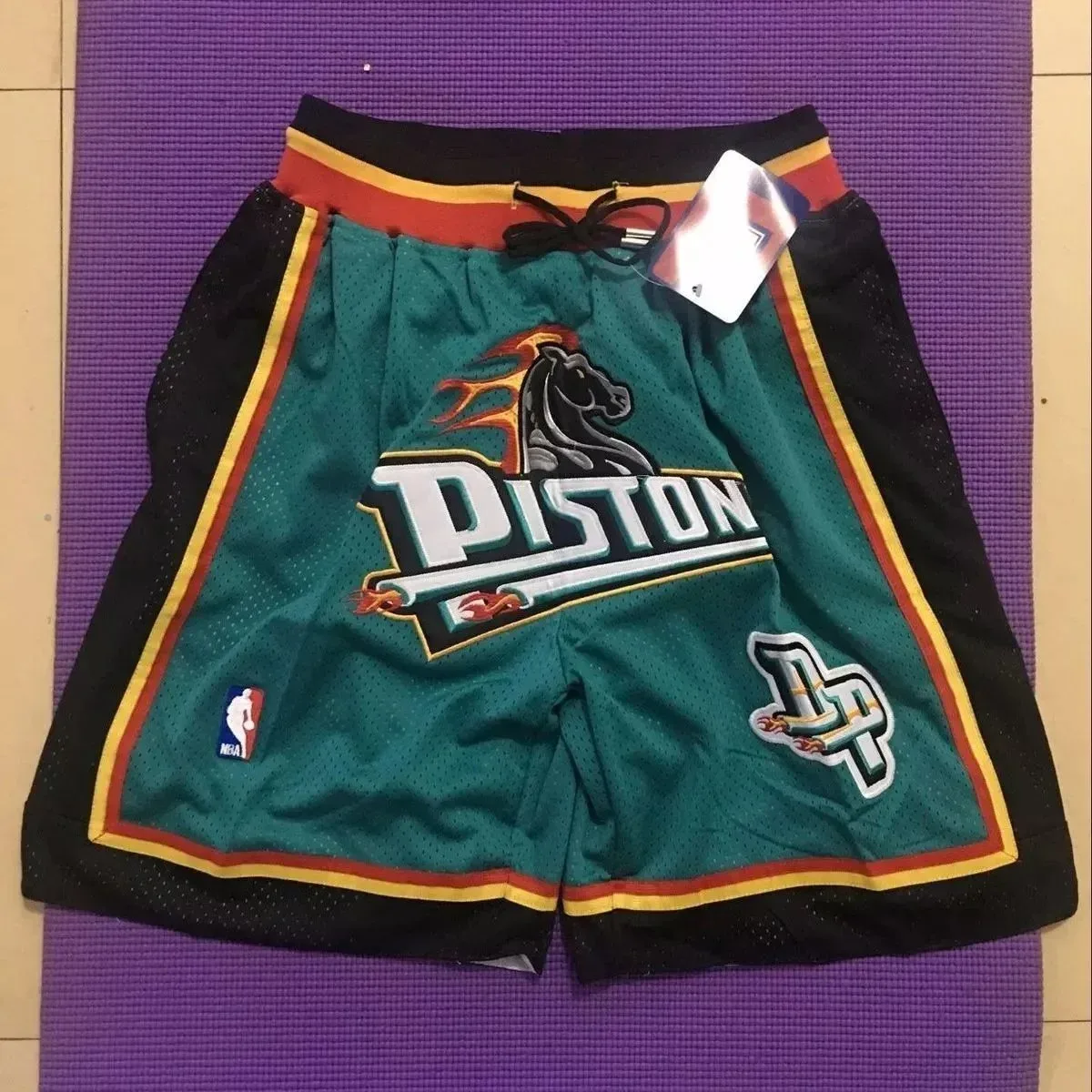 Mitchell & Ness Mitchell & Ness Hardwood Classics Piston Green Embroidered Shorts Green - 1