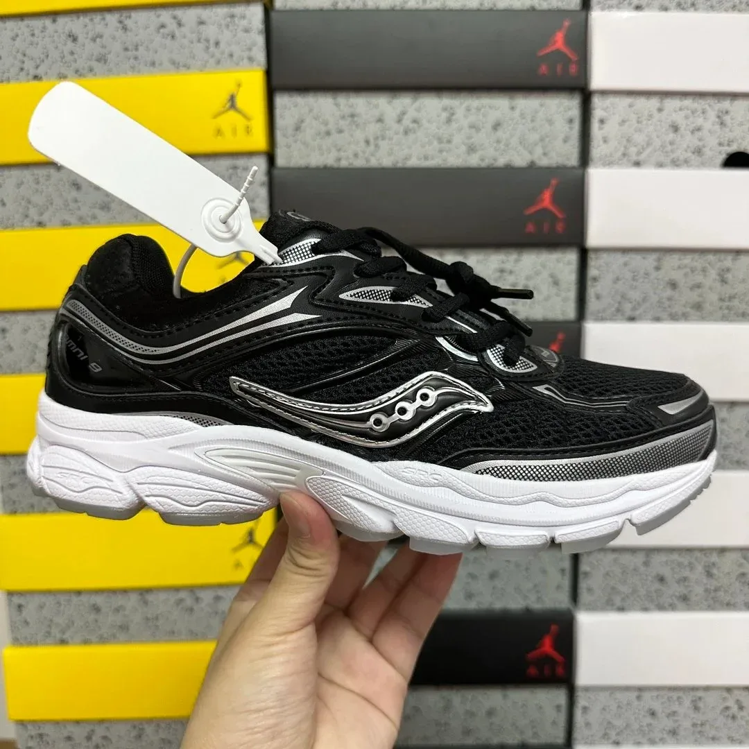 Saucony Saucony Black/White Running Sneakers Black