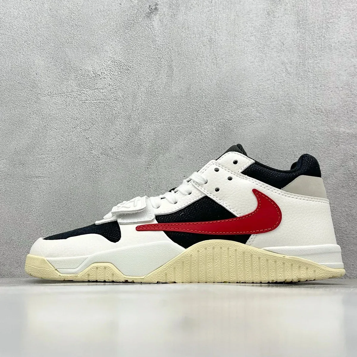 Nike Nike Air Force 1 White/Black/Red/Cream Sneakers White