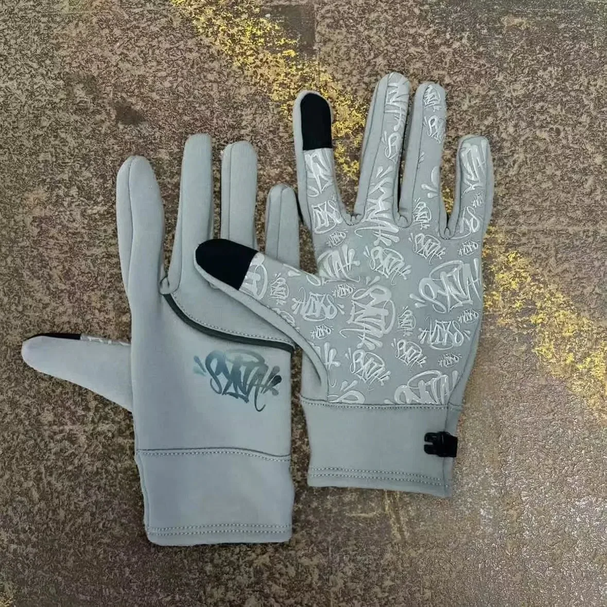 Unisex Grey Graffiti Print Gloves — Oopbuy Spreadsheet find