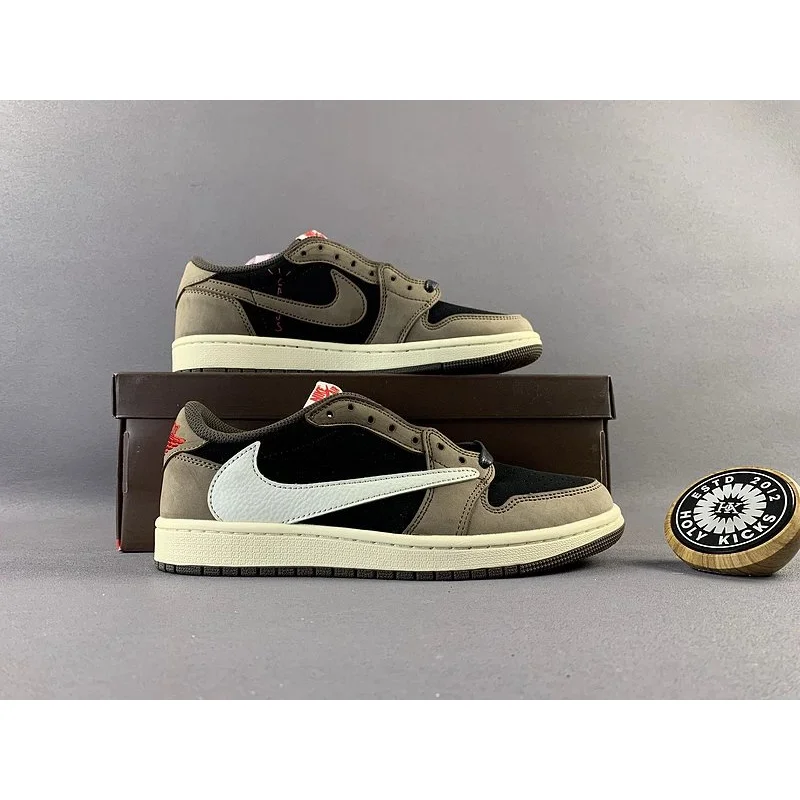 Nike Nike Travis Scott Air Jordan 1 High Sail Sneakers Beige