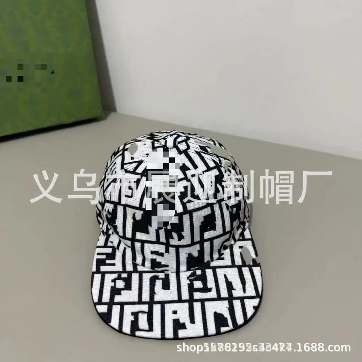 Fendi Fendi Iconic F Monogram Cap Black/White Black - 1